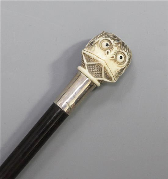 A Japanese ivory walking stick handle, early 20th century
